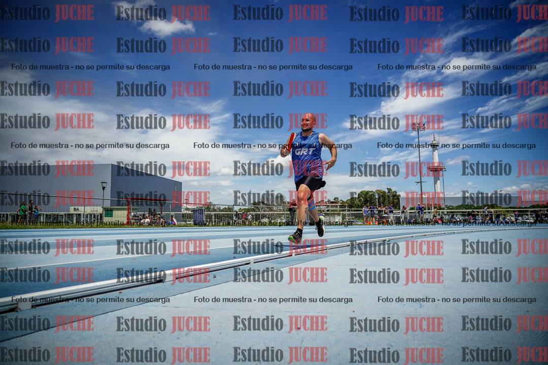 Fotos durante el transcurso de los relevos 20' para running teams - serie 1