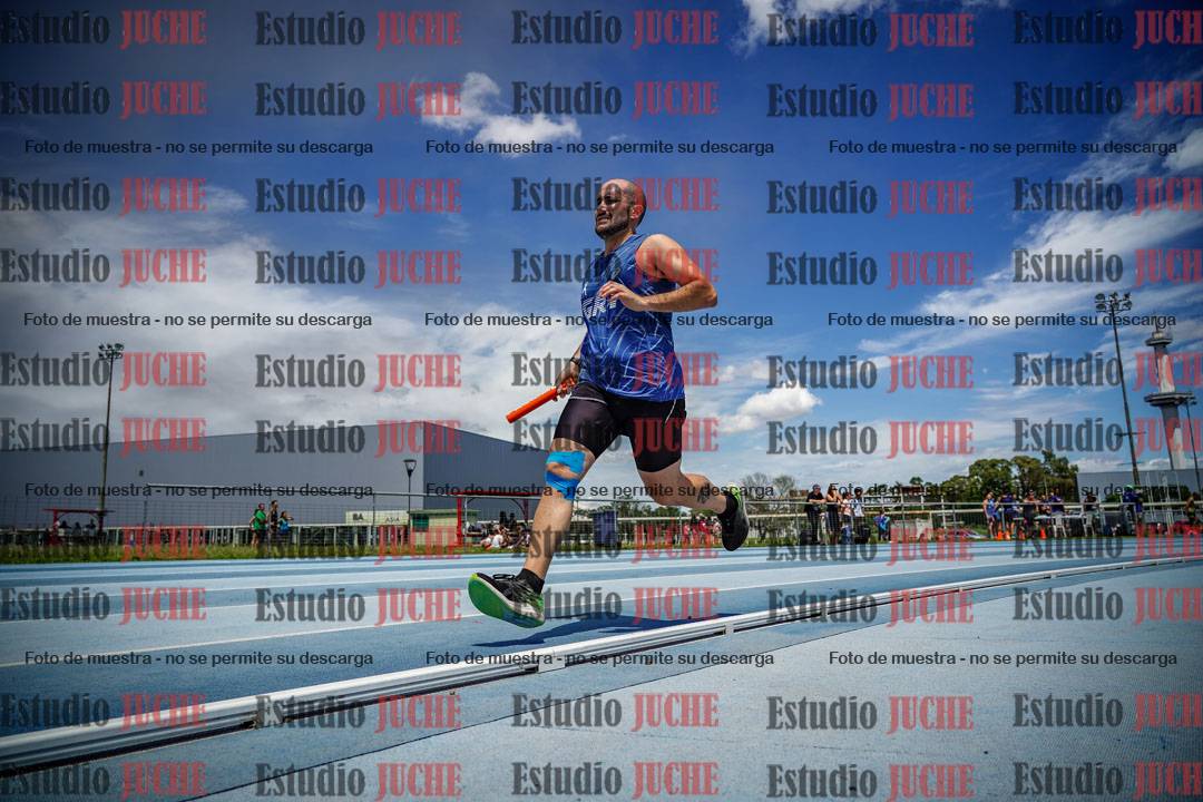 Fotos durante el transcurso de los relevos 20' para running teams - serie 1