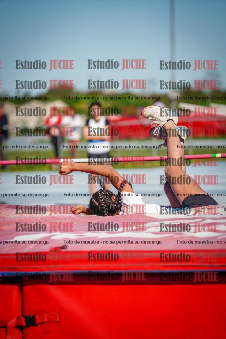 Fotos del salto en alto de mujeres y varones - U15