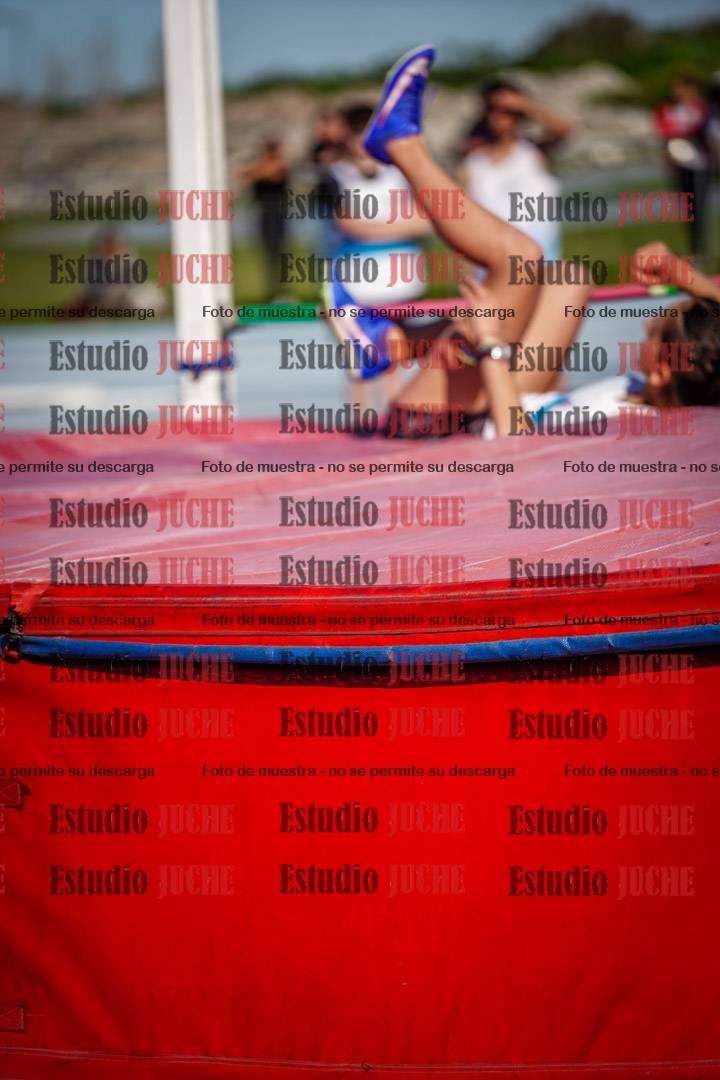 Fotos del salto en alto de mujeres y varones - U15
