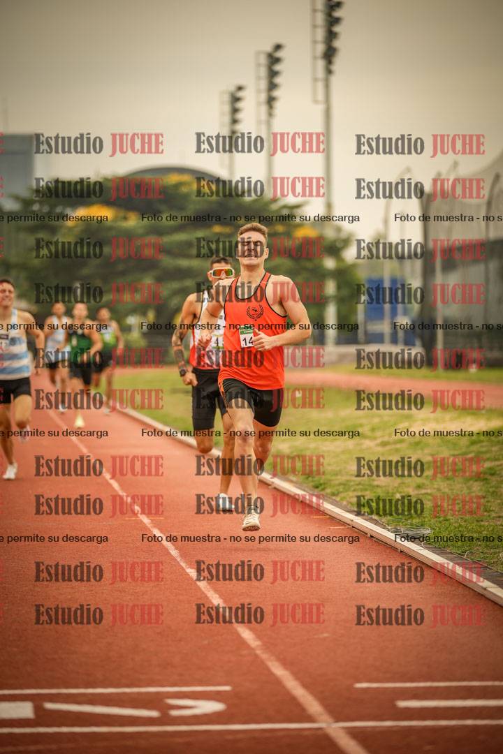 Fotos de los 800 m llanos de varones