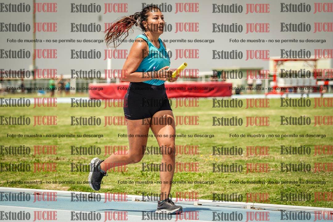 Fotos durante el transcurso de los relevos 20' para running teams - serie 1