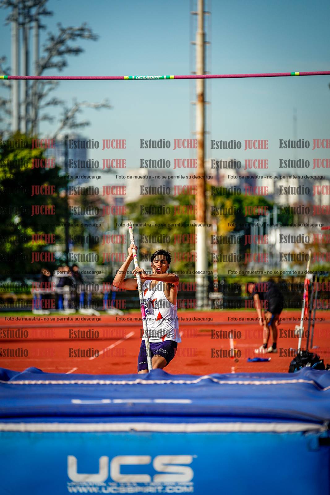 Fotos del salto con garrocha de varones - decatlón 8