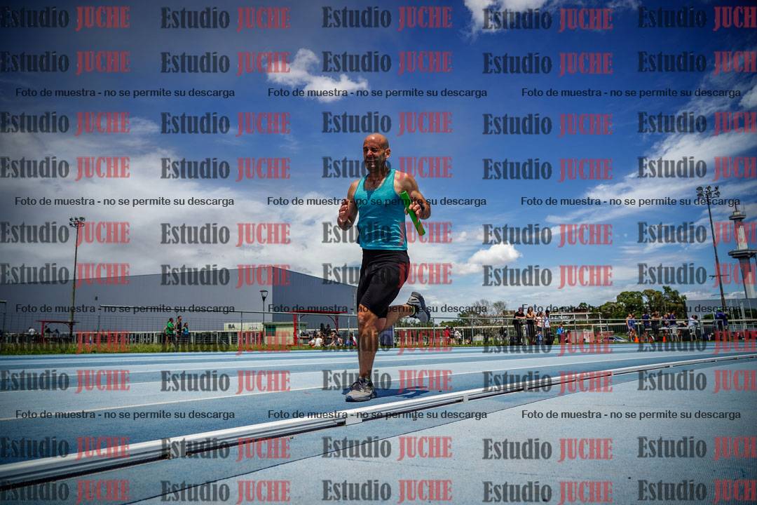 Fotos durante el transcurso de los relevos 20' para running teams - serie 1