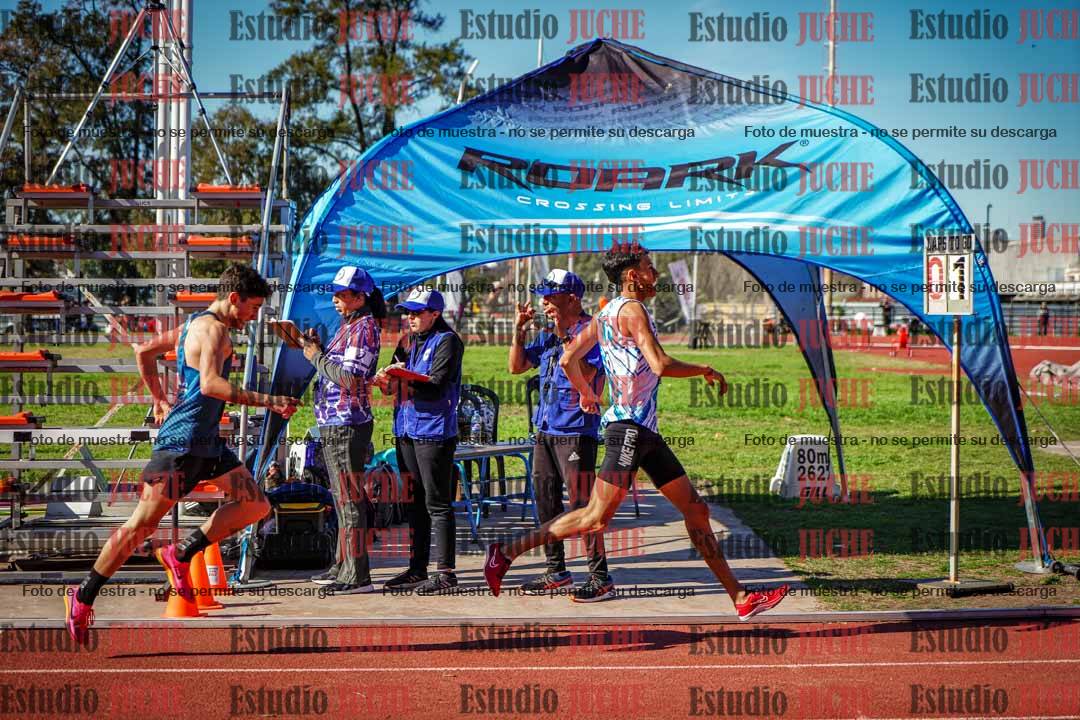 Fotos de los 800 m llanos de varones