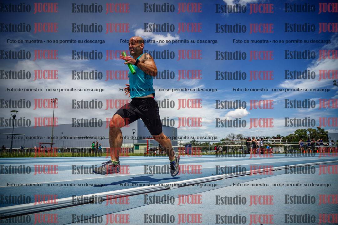 Fotos durante el transcurso de los relevos 20' para running teams - serie 1
