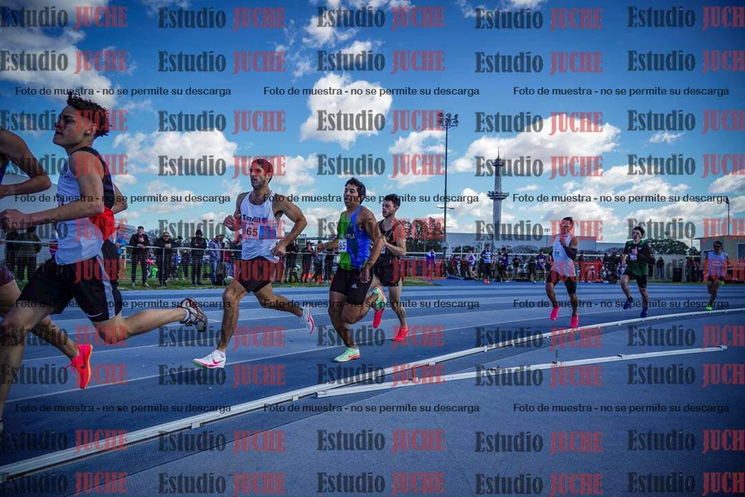 Fotos de los 800 m llanos de varones