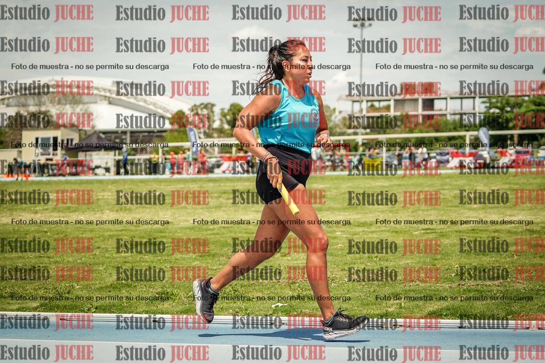 Fotos durante el transcurso de los relevos 20' para running teams - serie 1