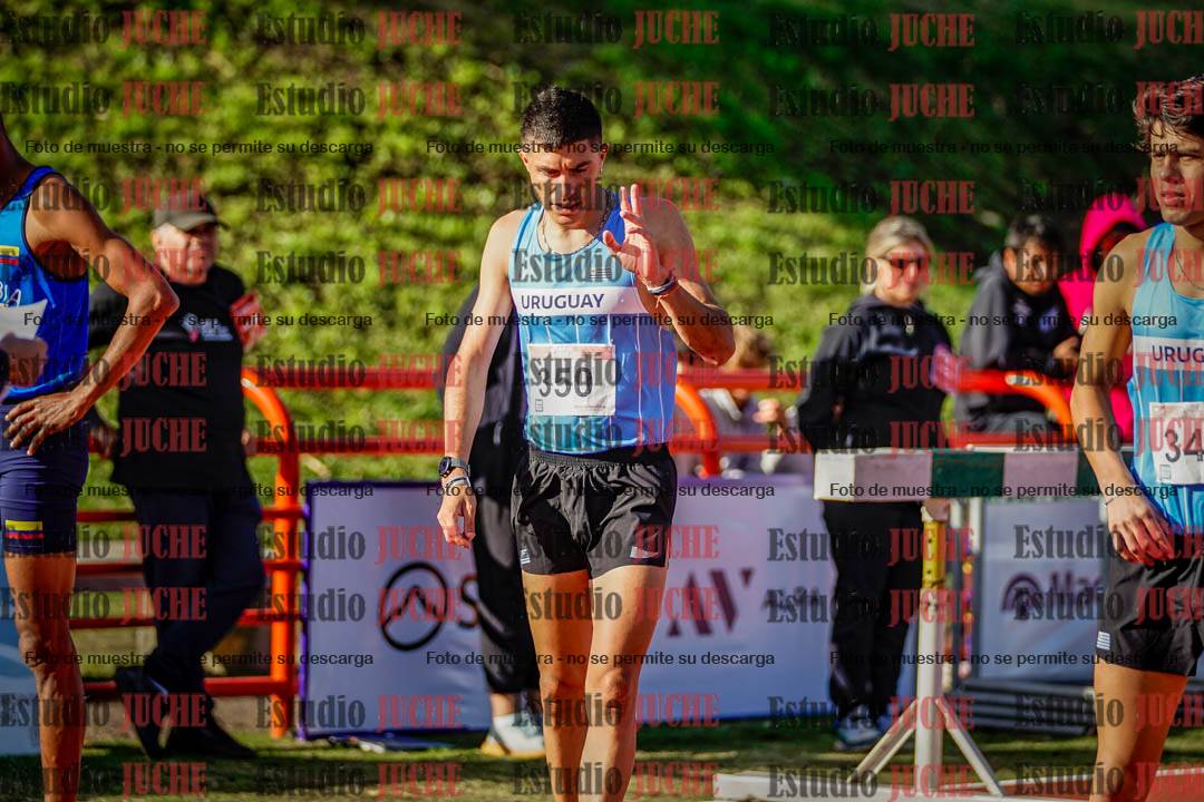 Fotos de los 3000 m con obstáculos de varones