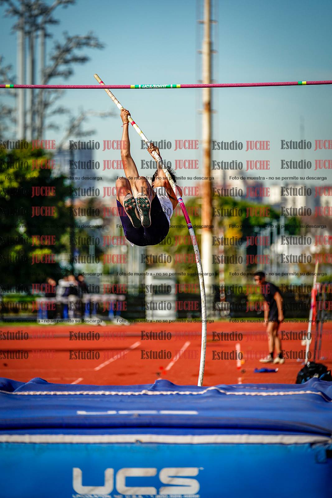 Fotos del salto con garrocha de varones - decatlón 8
