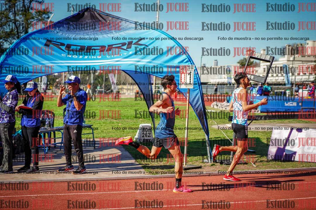 Fotos de los 800 m llanos de varones