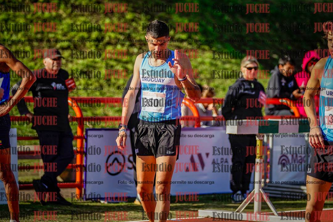 Fotos de los 3000 m con obstáculos de varones