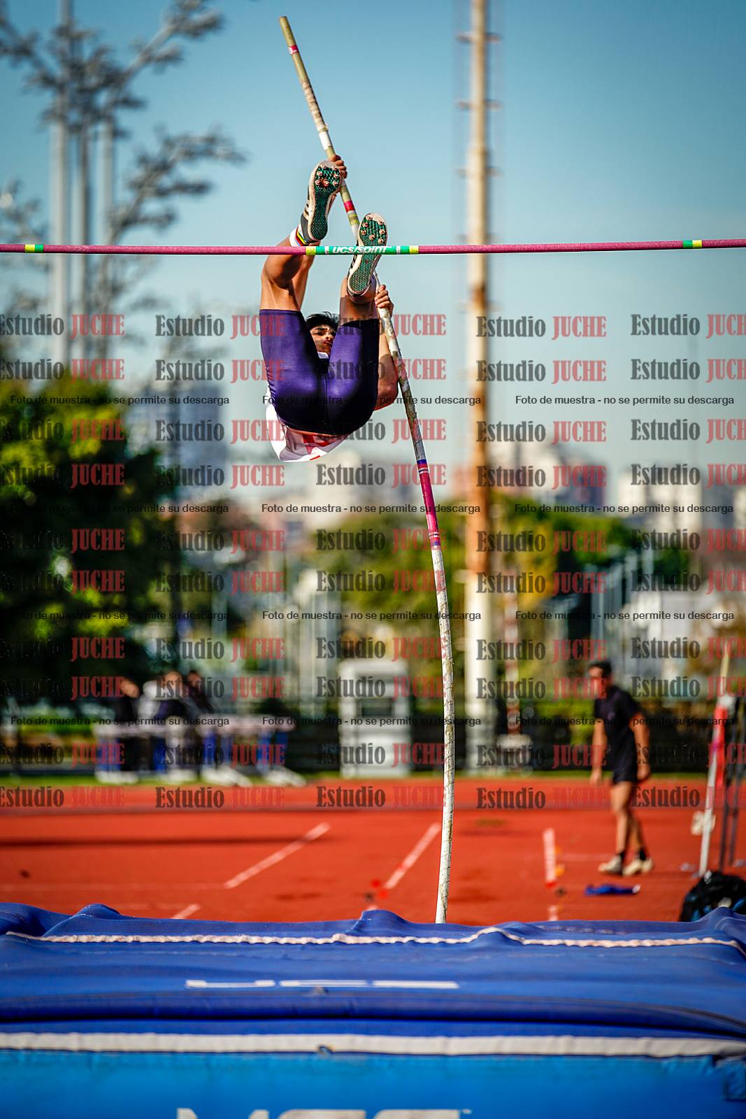 Fotos del salto con garrocha de varones - decatlón 8