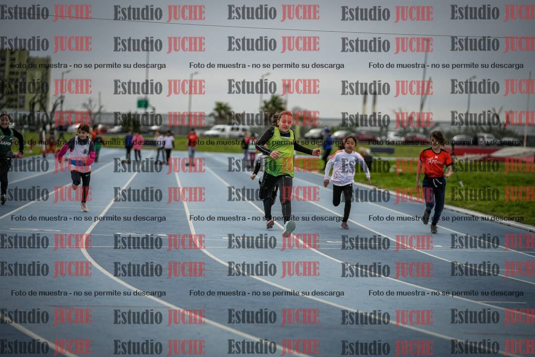 Fotos de los 50 m llanos de mujeres - U12