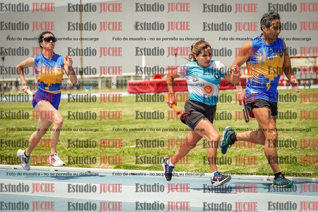 Fotos durante el transcurso de los relevos 20' para running teams - serie 1
