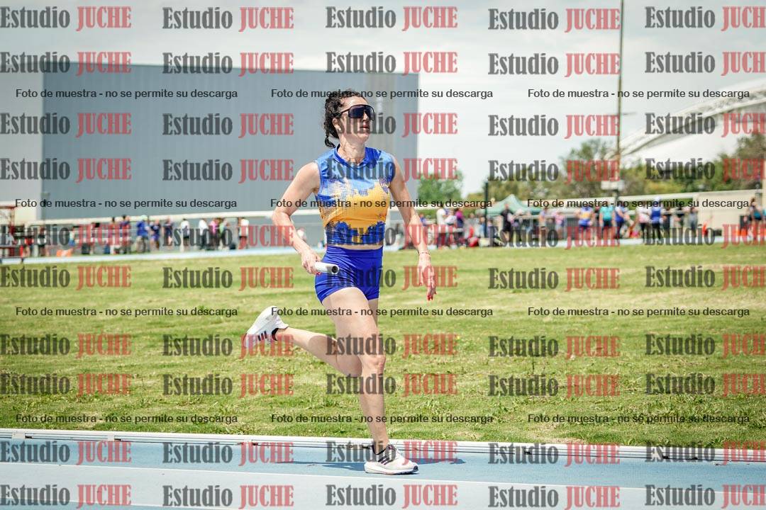 Fotos durante el transcurso de los relevos 20' para running teams - serie 1