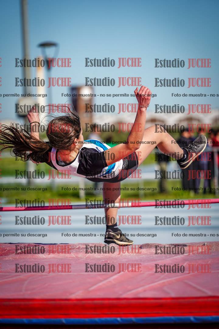 Fotos del salto en alto de mujeres y varones - U15