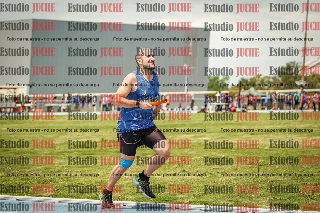 Fotos durante el transcurso de los relevos 20' para running teams - serie 1
