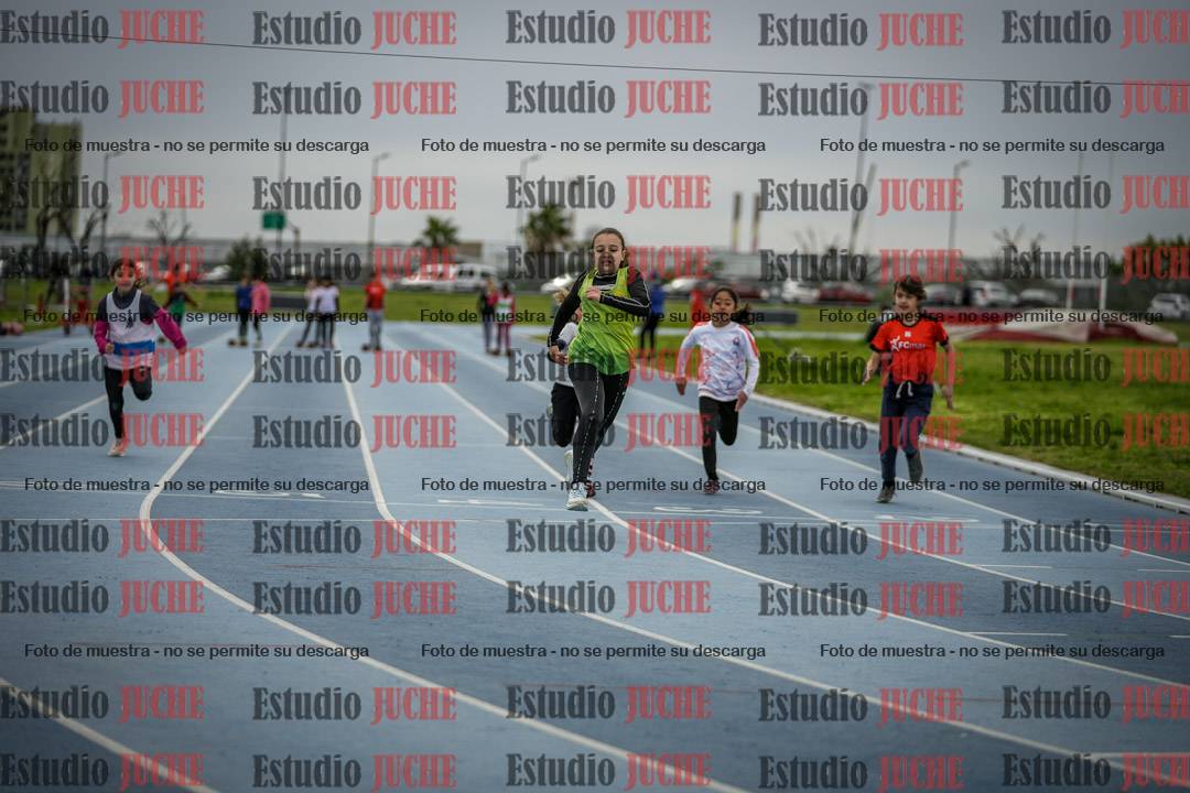 Fotos de los 50 m llanos de mujeres - U12