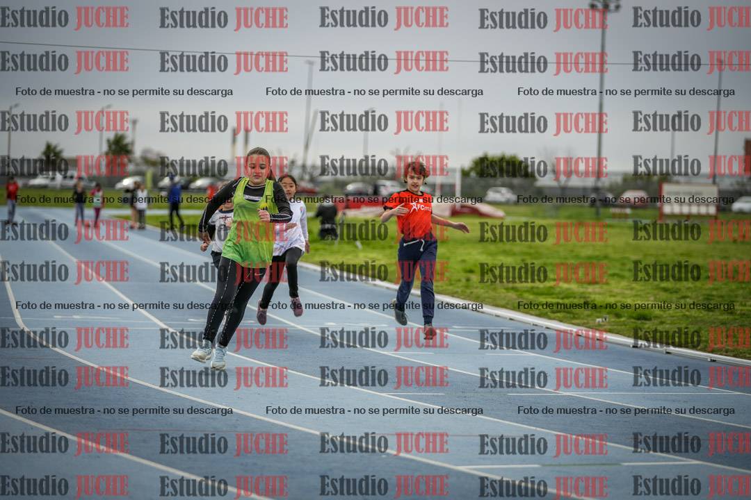 Fotos de los 50 m llanos de mujeres - U12