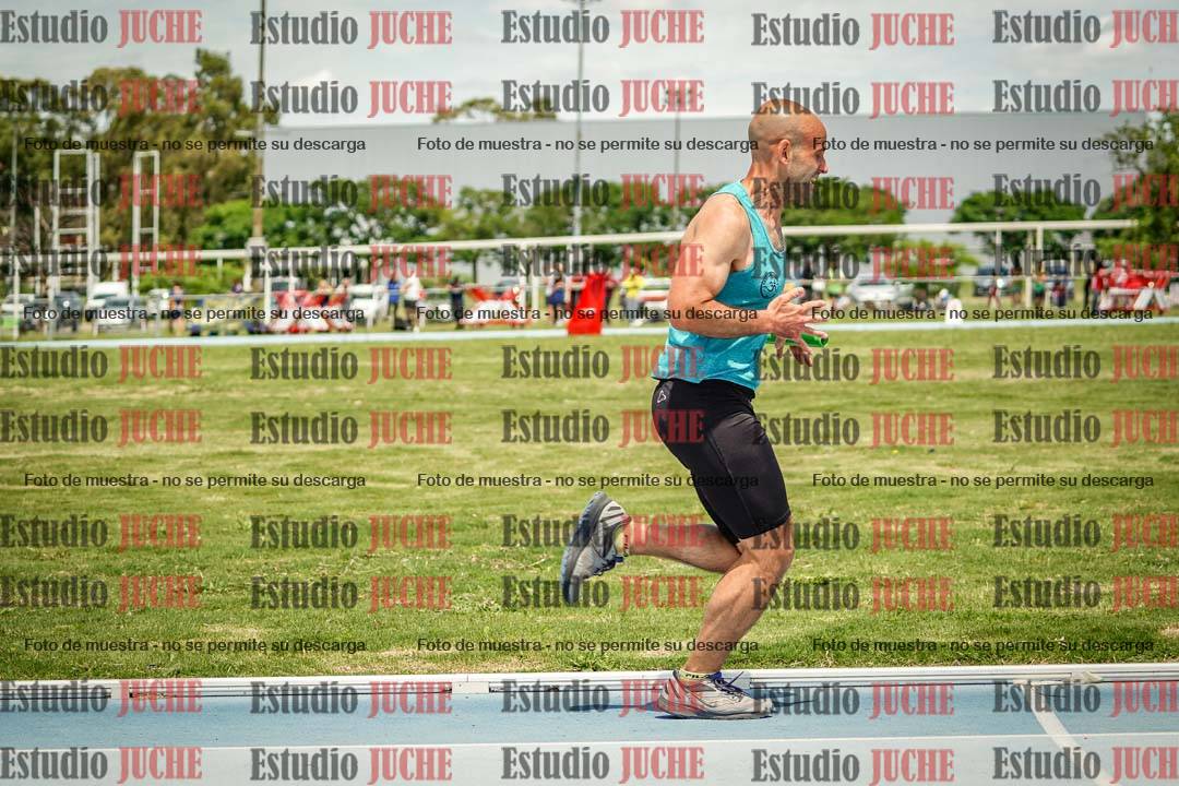 Fotos durante el transcurso de los relevos 20' para running teams - serie 1