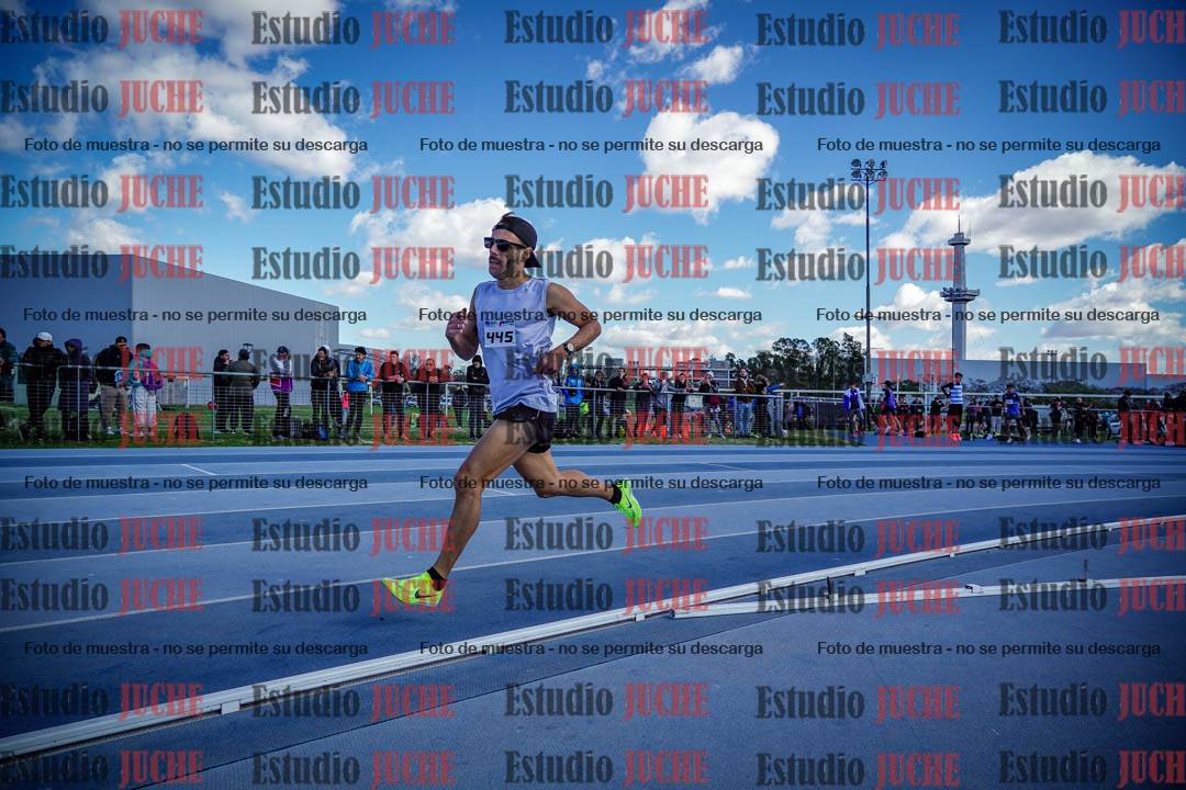 Fotos de los 800 m llanos de varones