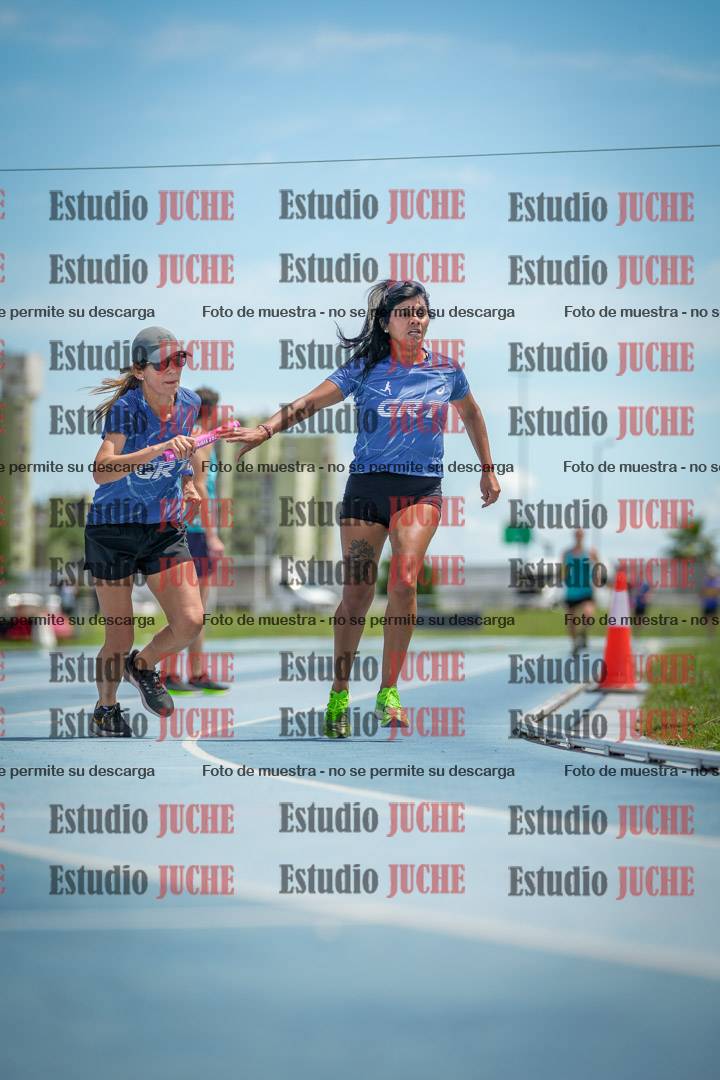 Fotos durante el transcurso de los relevos 20' para running teams - serie 1