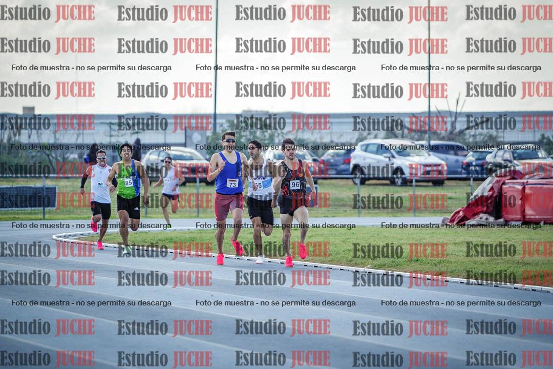 Fotos de los 800 m llanos de varones