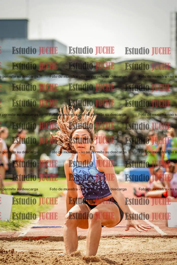 Fotos del salto en largo de mujeres