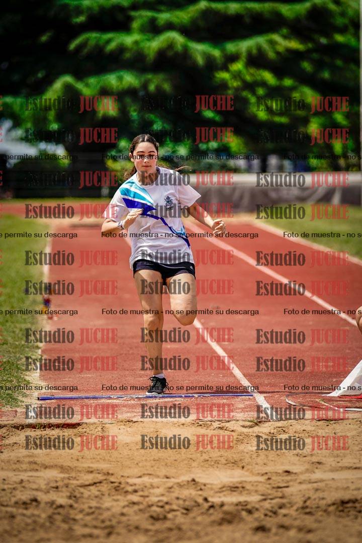 Fotos del salto en largo de mujeres