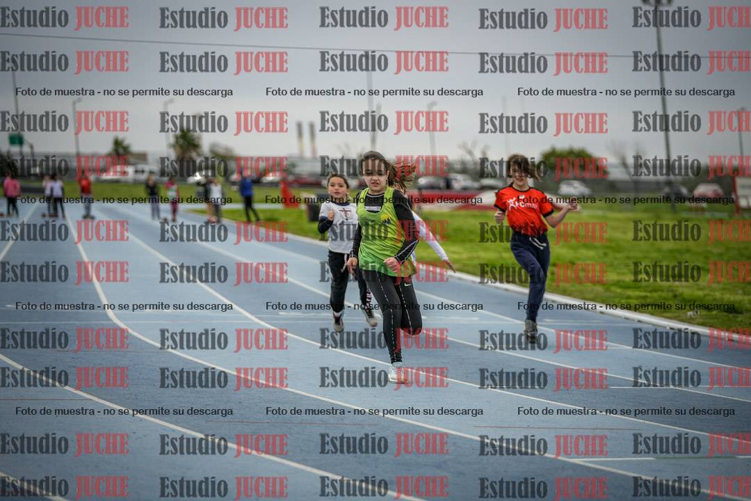 Fotos de los 50 m llanos de mujeres - U12