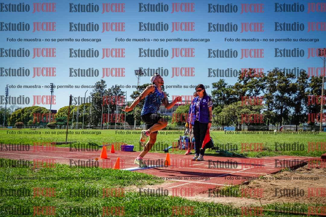 Fotos del salto en largo de varones