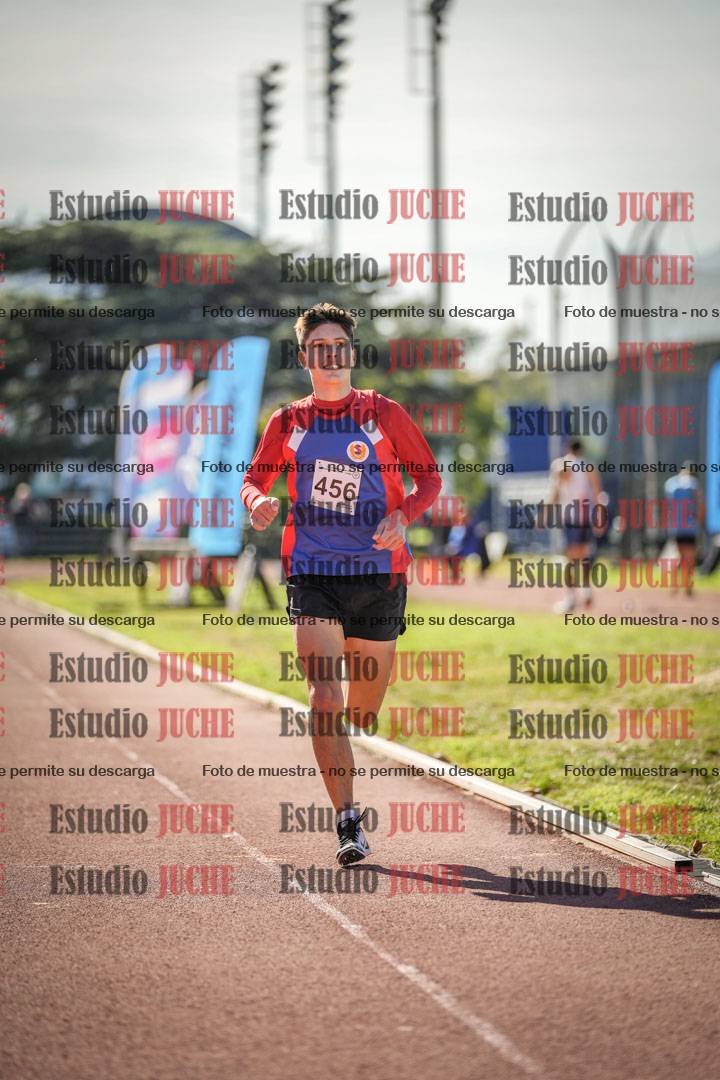 Fotos de los 800 m llanos de varones