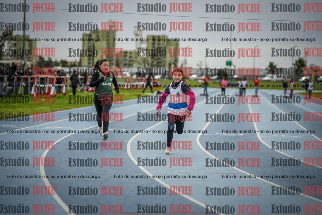 Fotos de los 50 m llanos de mujeres - U12