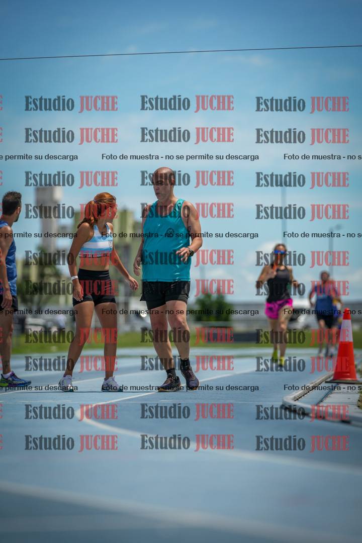 Fotos durante el transcurso de los relevos 20' para running teams - serie 1