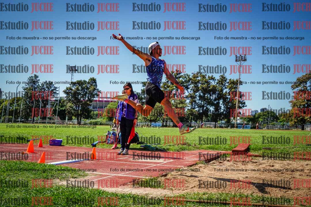 Fotos del salto en largo de varones