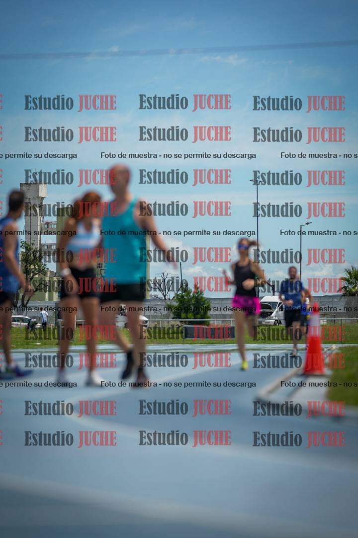 Fotos durante el transcurso de los relevos 20' para running teams - serie 1