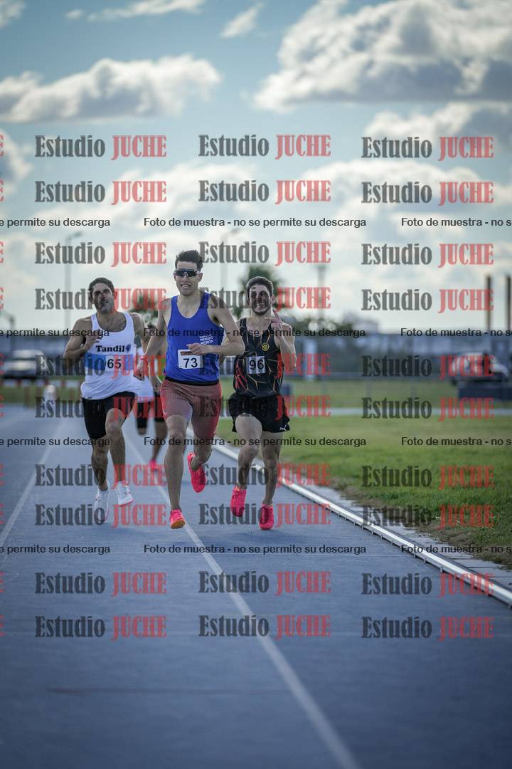 Fotos de los 800 m llanos de varones