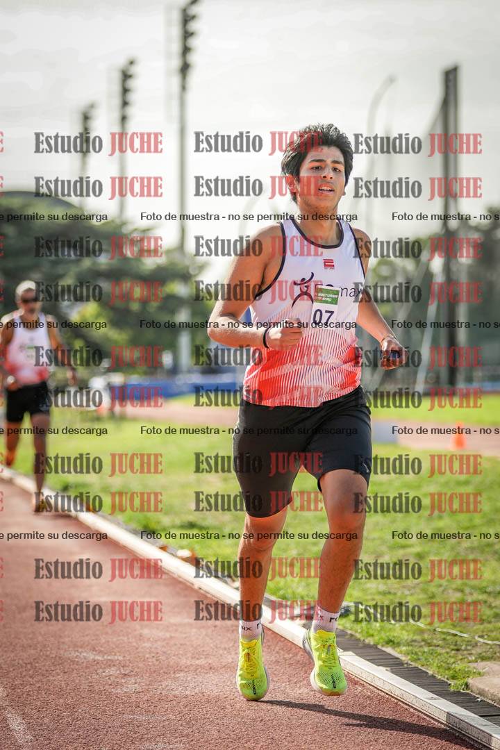 Fotos de los 800 m llanos de varones