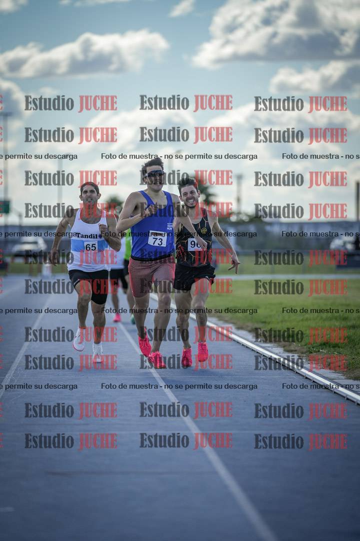Fotos de los 800 m llanos de varones