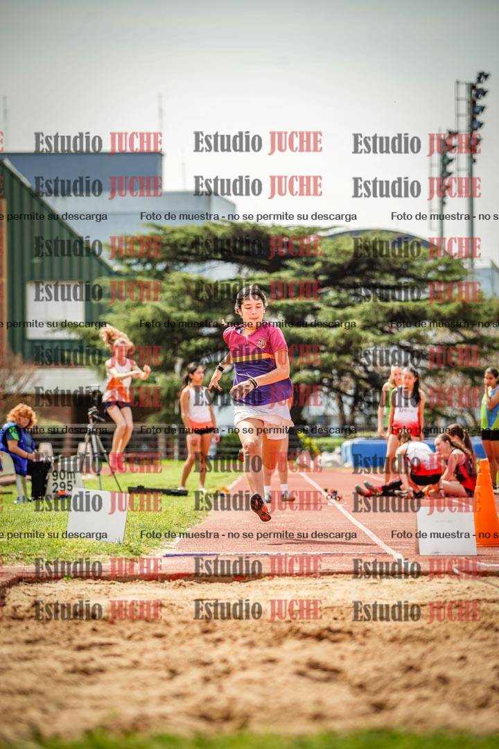 Fotos del salto en largo de mujeres