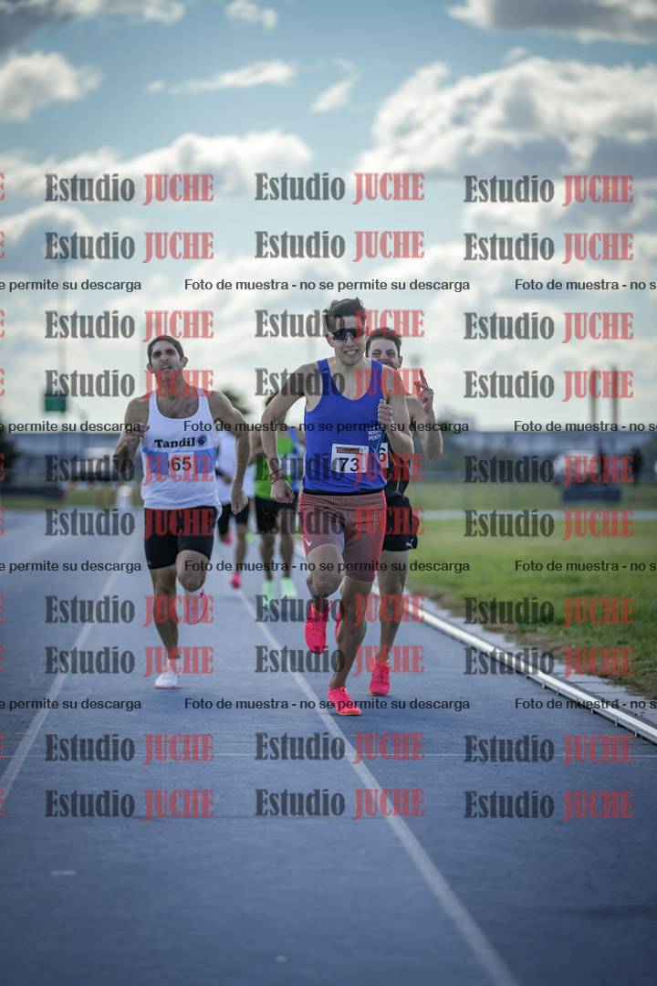 Fotos de los 800 m llanos de varones