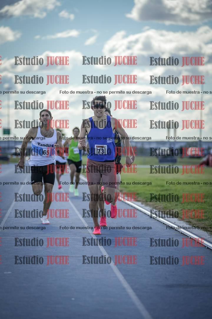 Fotos de los 800 m llanos de varones