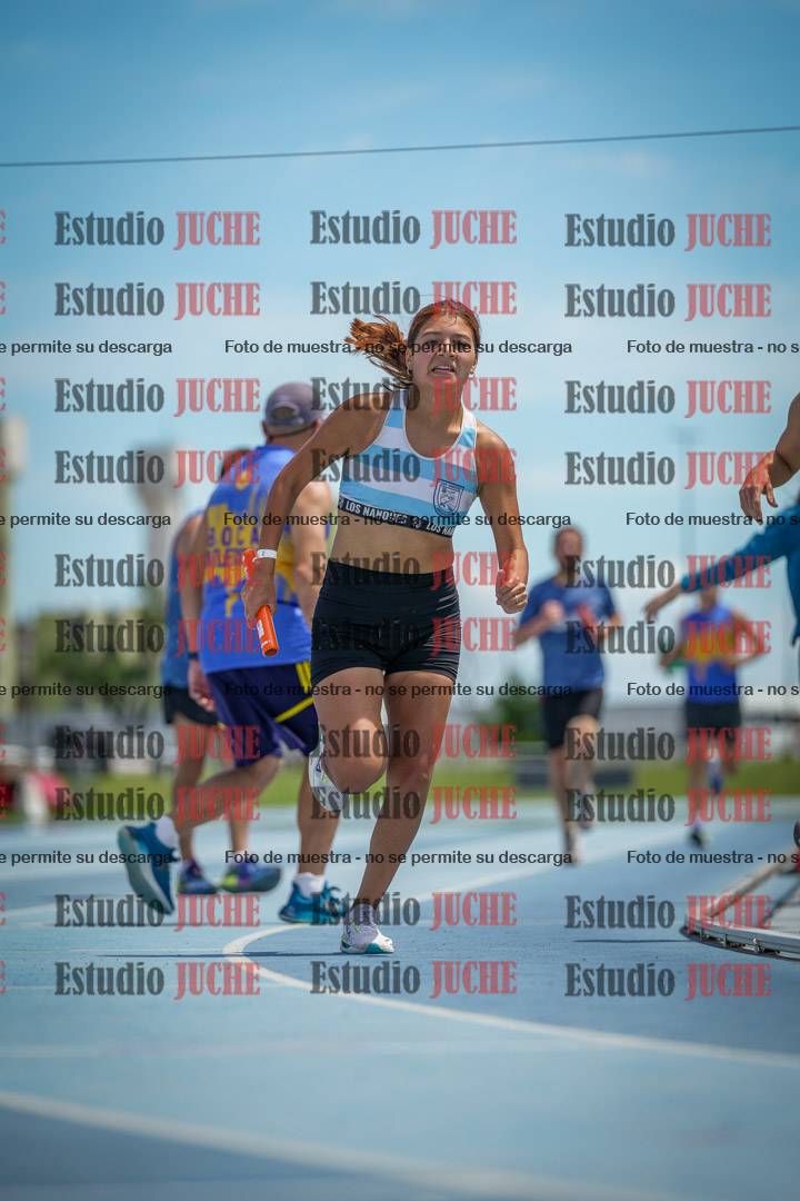 Fotos durante el transcurso de los relevos 20' para running teams - serie 1