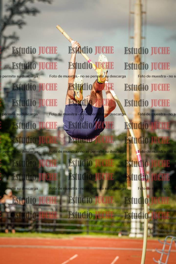 Fotos del salto con garrocha de mujeres y varones