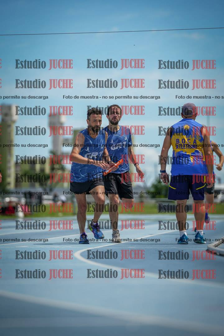 Fotos durante el transcurso de los relevos 20' para running teams - serie 1