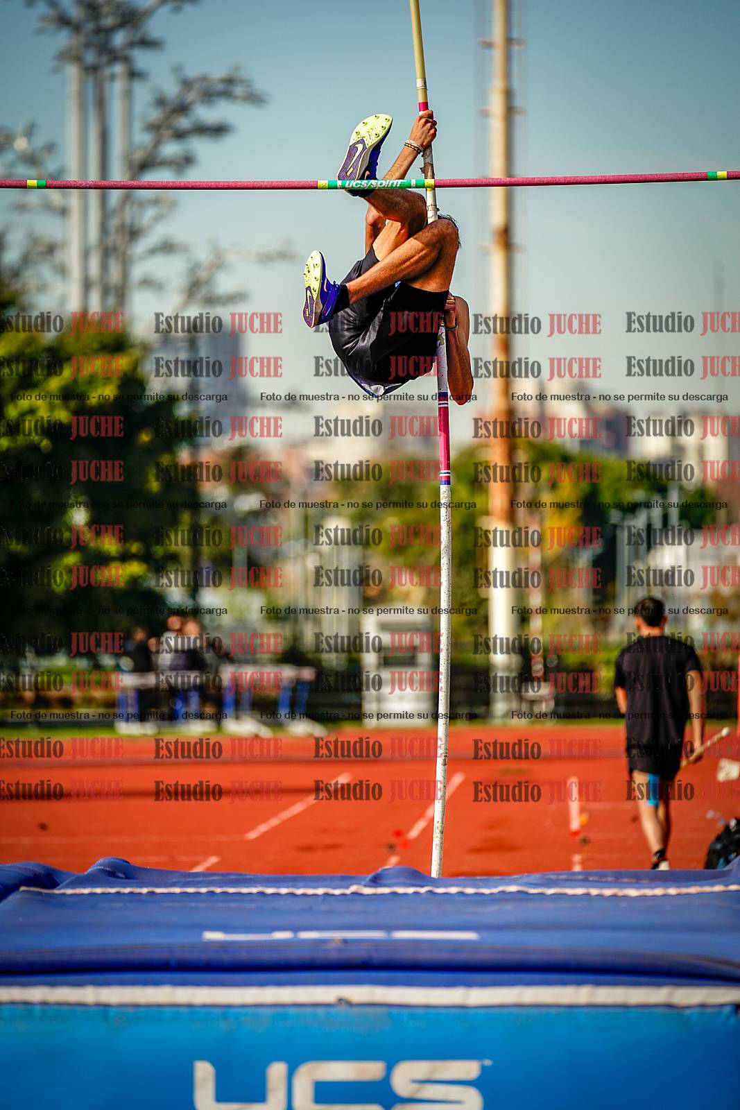 Fotos del salto con garrocha de varones - decatlón 8