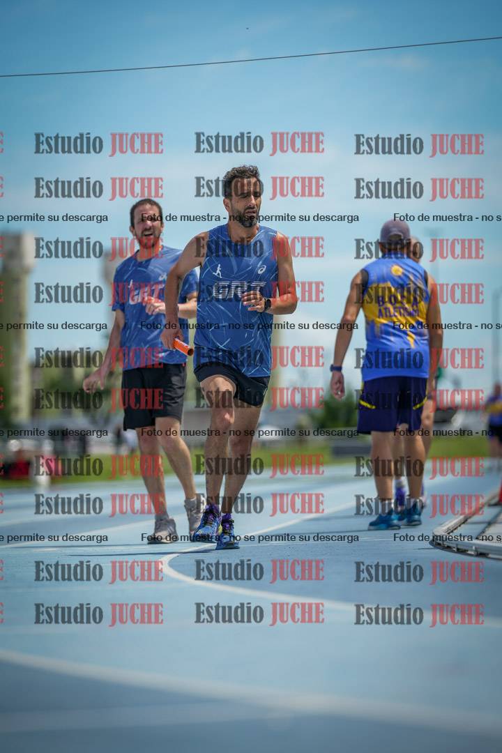 Fotos durante el transcurso de los relevos 20' para running teams - serie 1