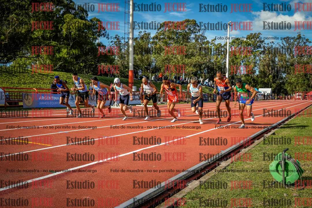 Fotos de los 3000 m con obstáculos de varones