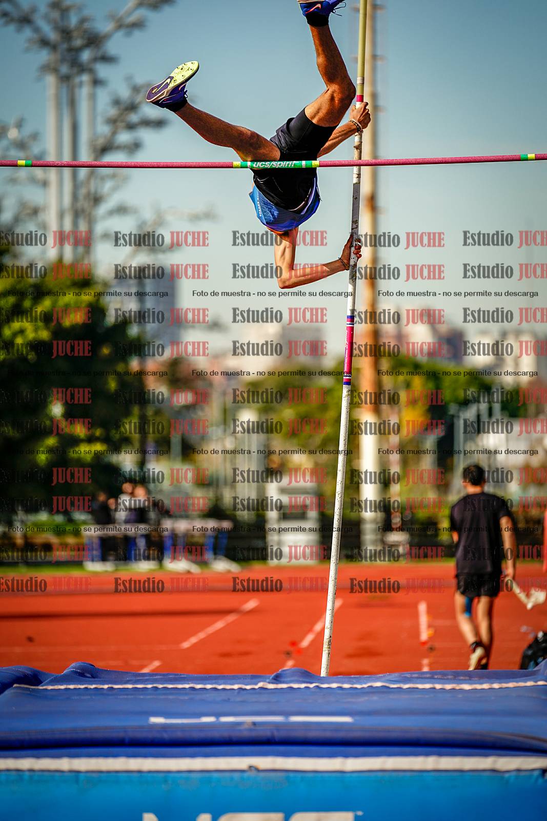 Fotos del salto con garrocha de varones - decatlón 8
